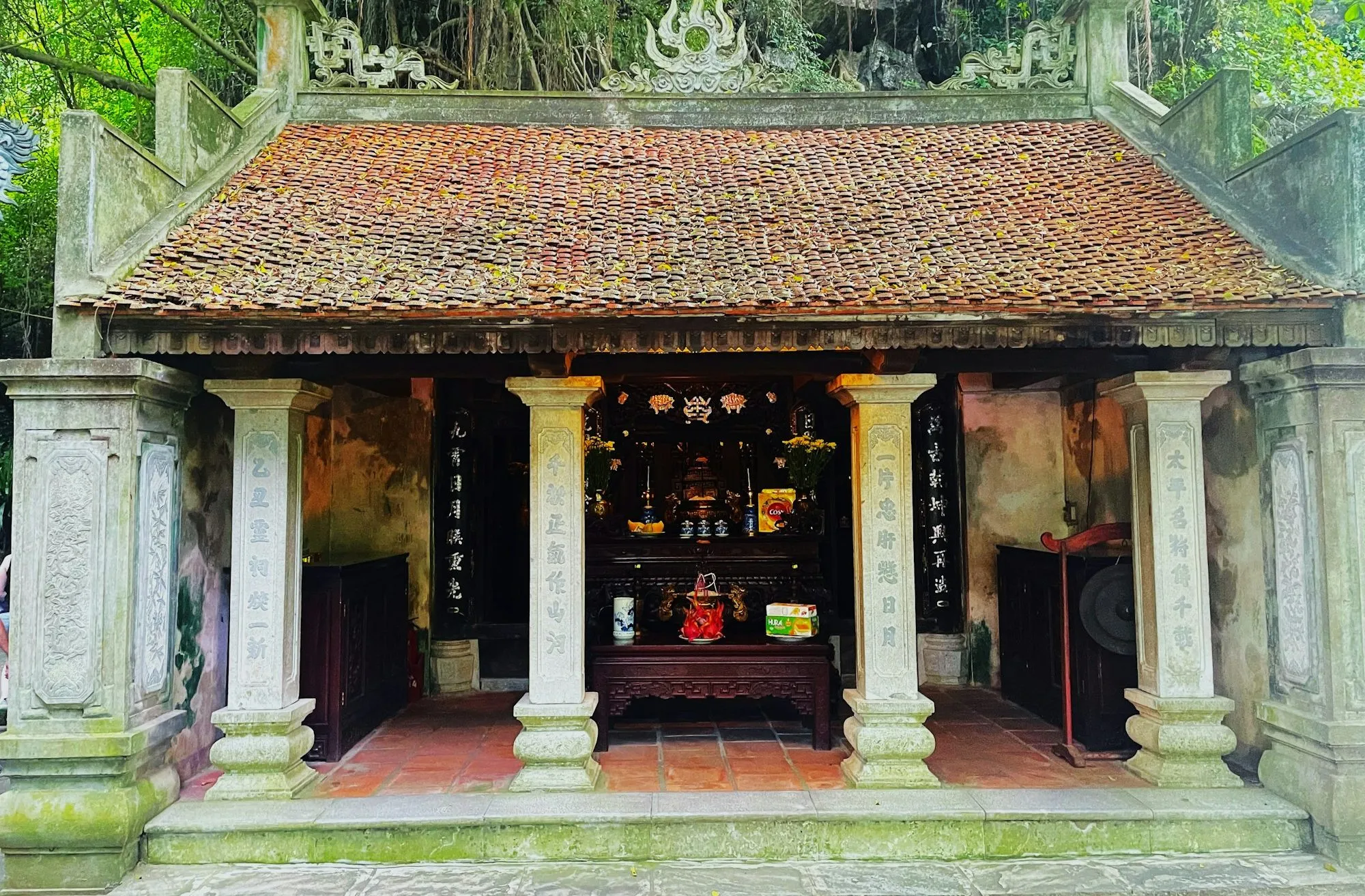 A small building with pillars and a roof