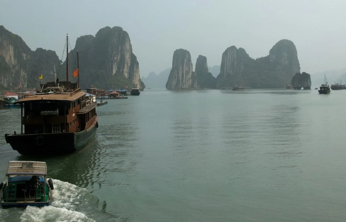 a boat traveling through a body of water surrounded by mountains