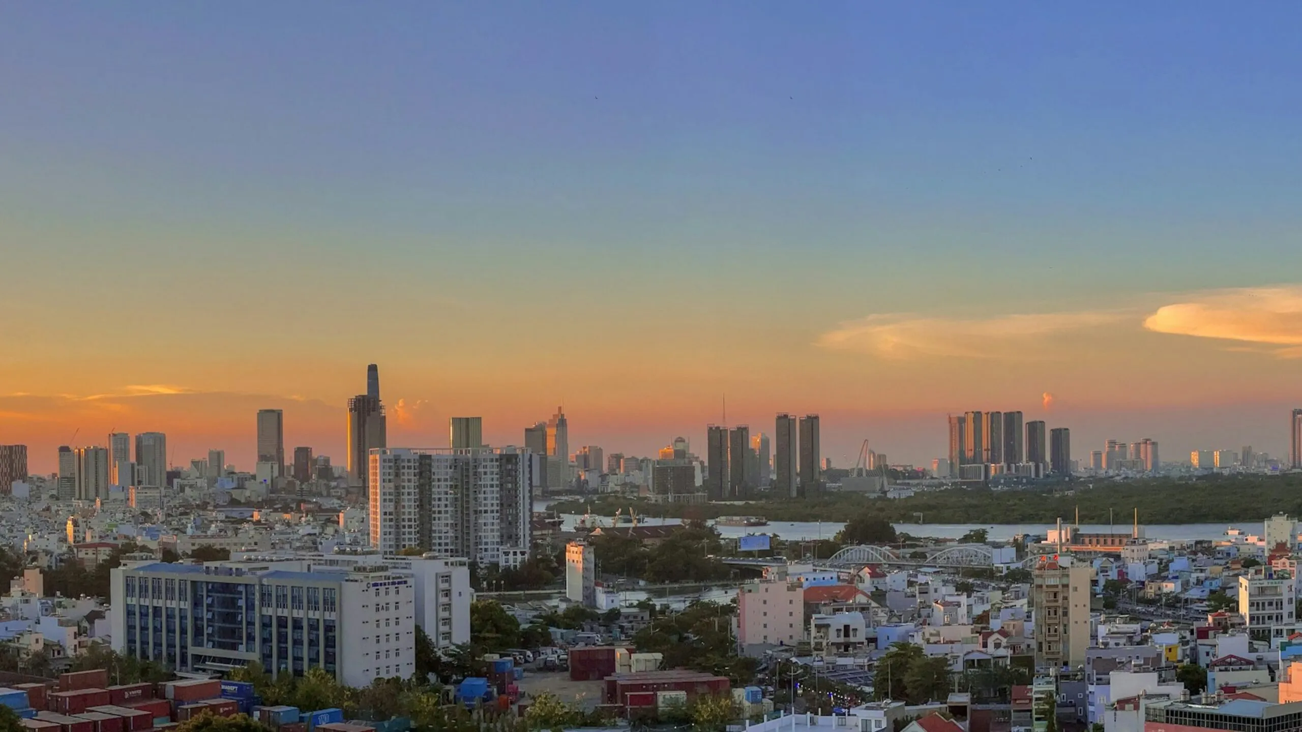 A view of a city from a high viewpoint