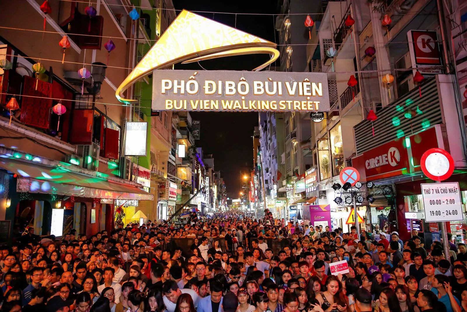 Get Saigon visa to visit Bui Vien street.jpg