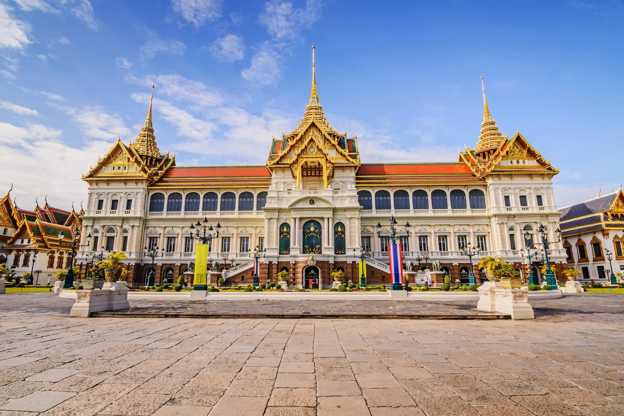 Thailand Bangkok Grand Palace outside view.jpg