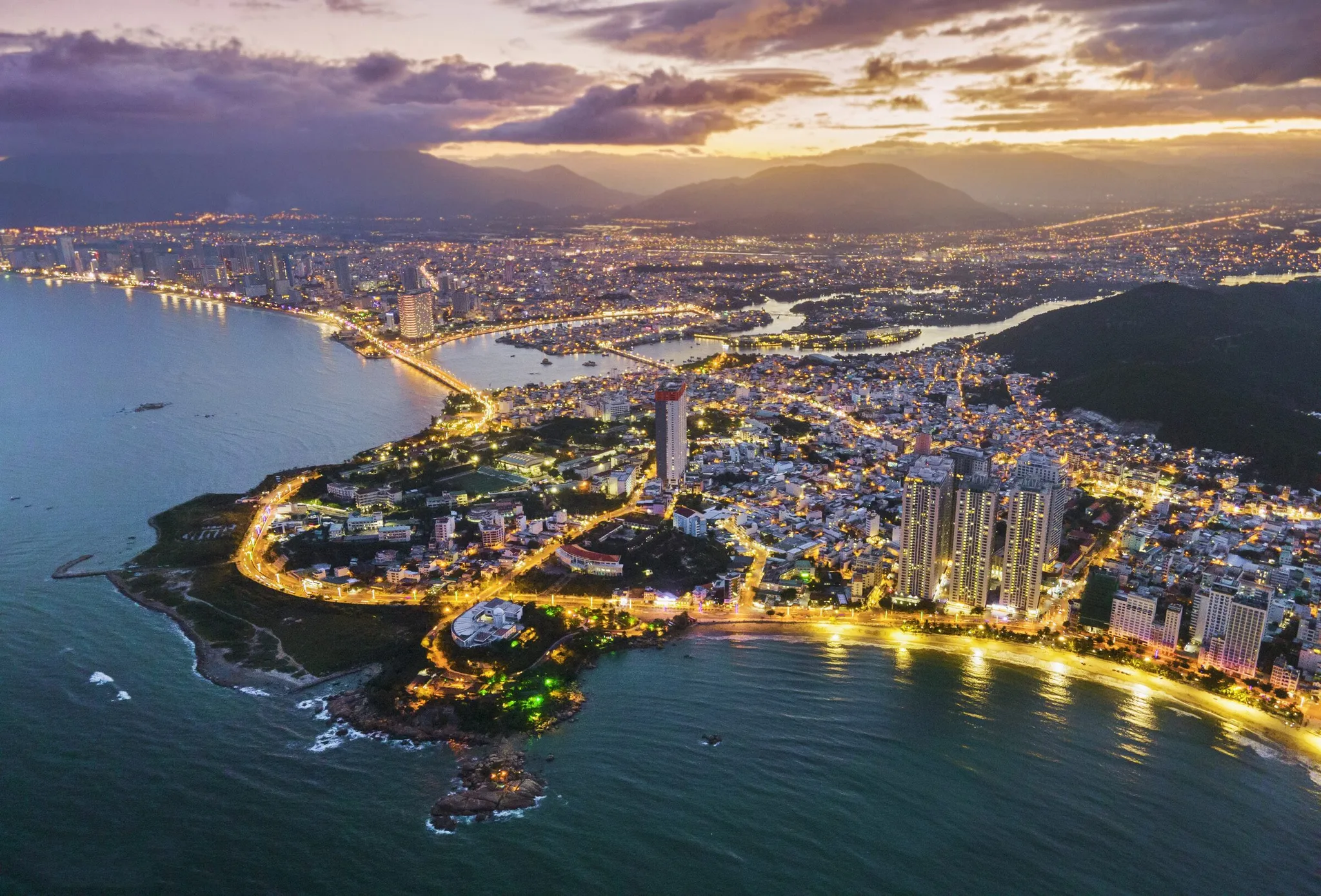 hinh anh nha trang vao buoi chieu toi.jpg