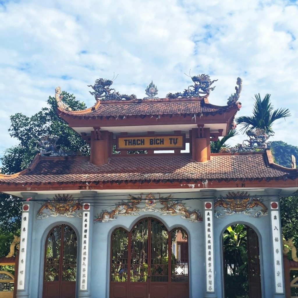 A gate with a building in the background