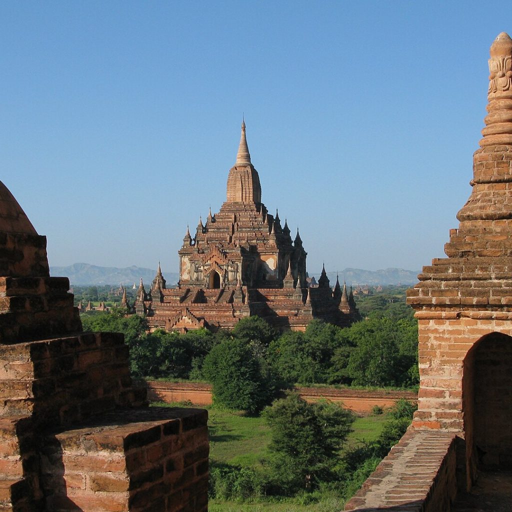 Der Htilominlo-Tempel und Stupas in der Ebene von Bagan, Myanmar