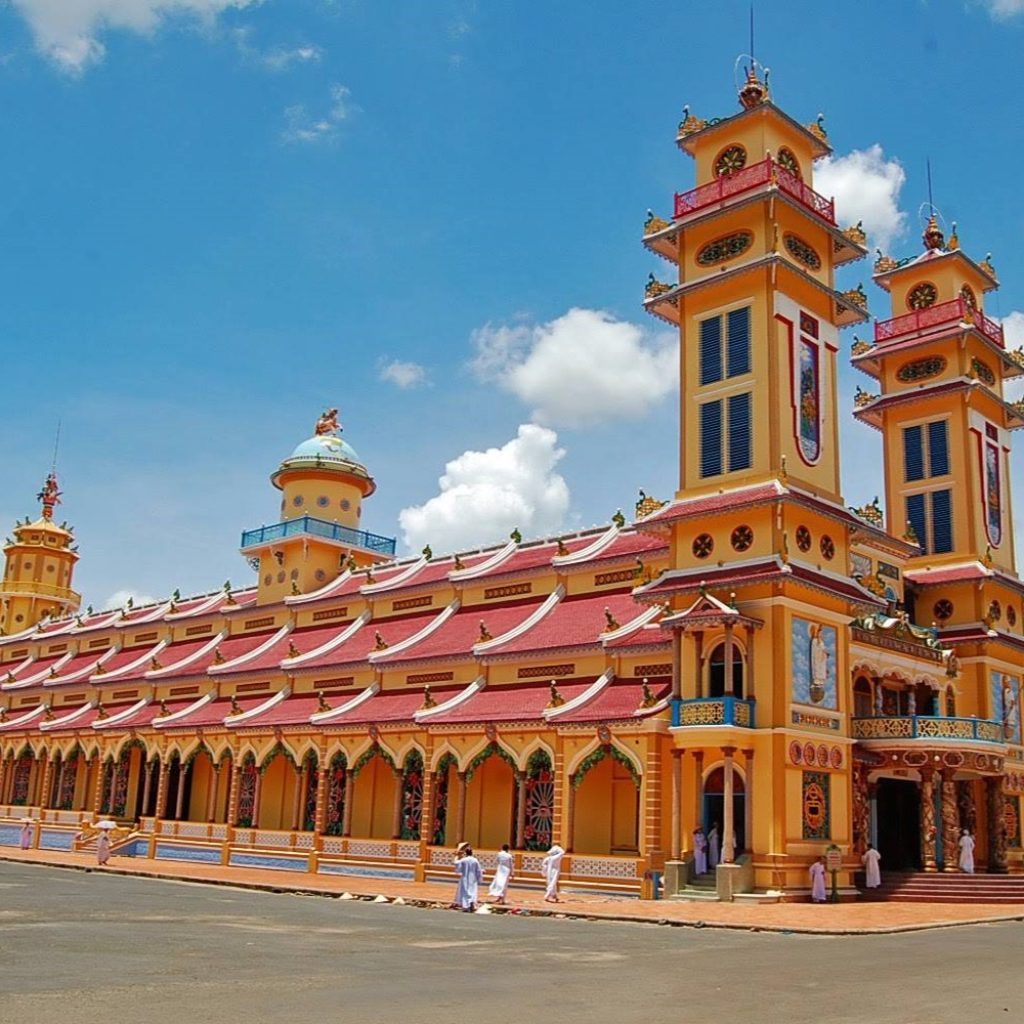 cao dai temple (1)