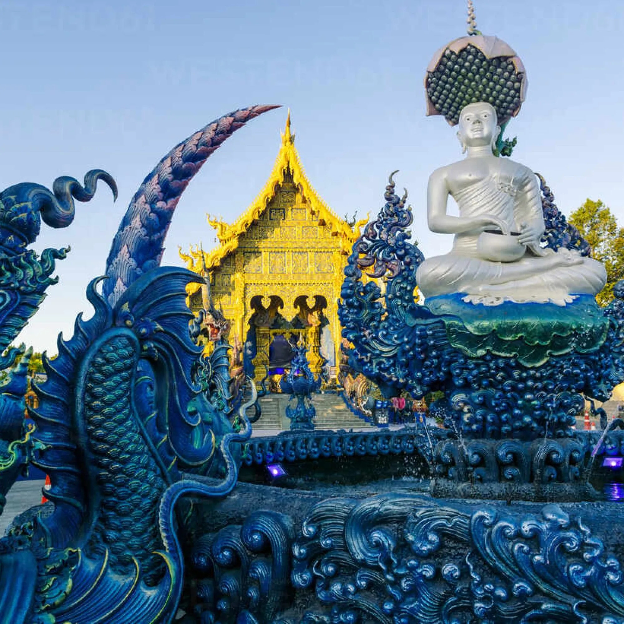 Día 8: Chiang Mai - Chiang Rai - Medio día de ciudad y templos (D/A)