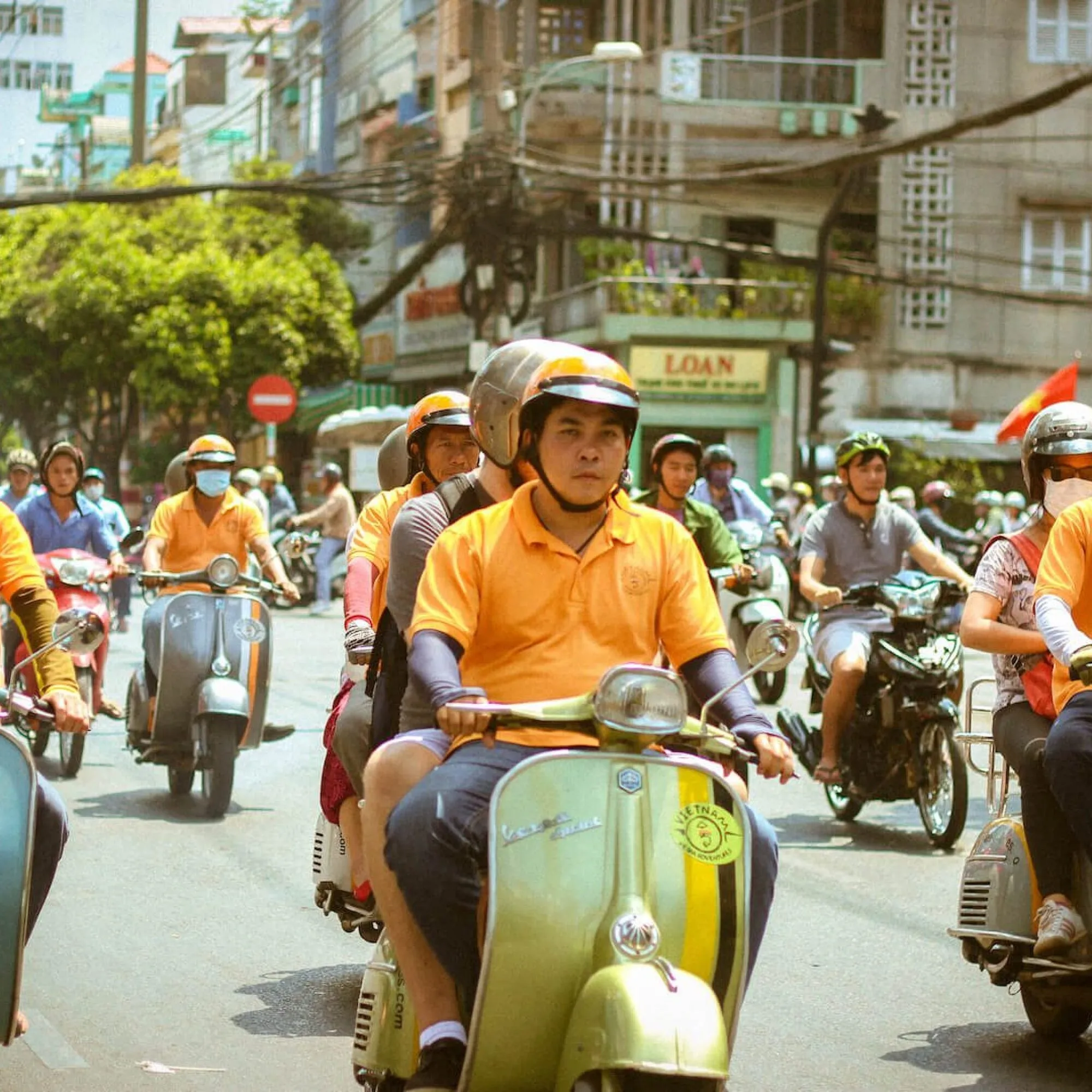 Día 3: Túneles de Cu Chi & Vespa tour nocturno (D/C)