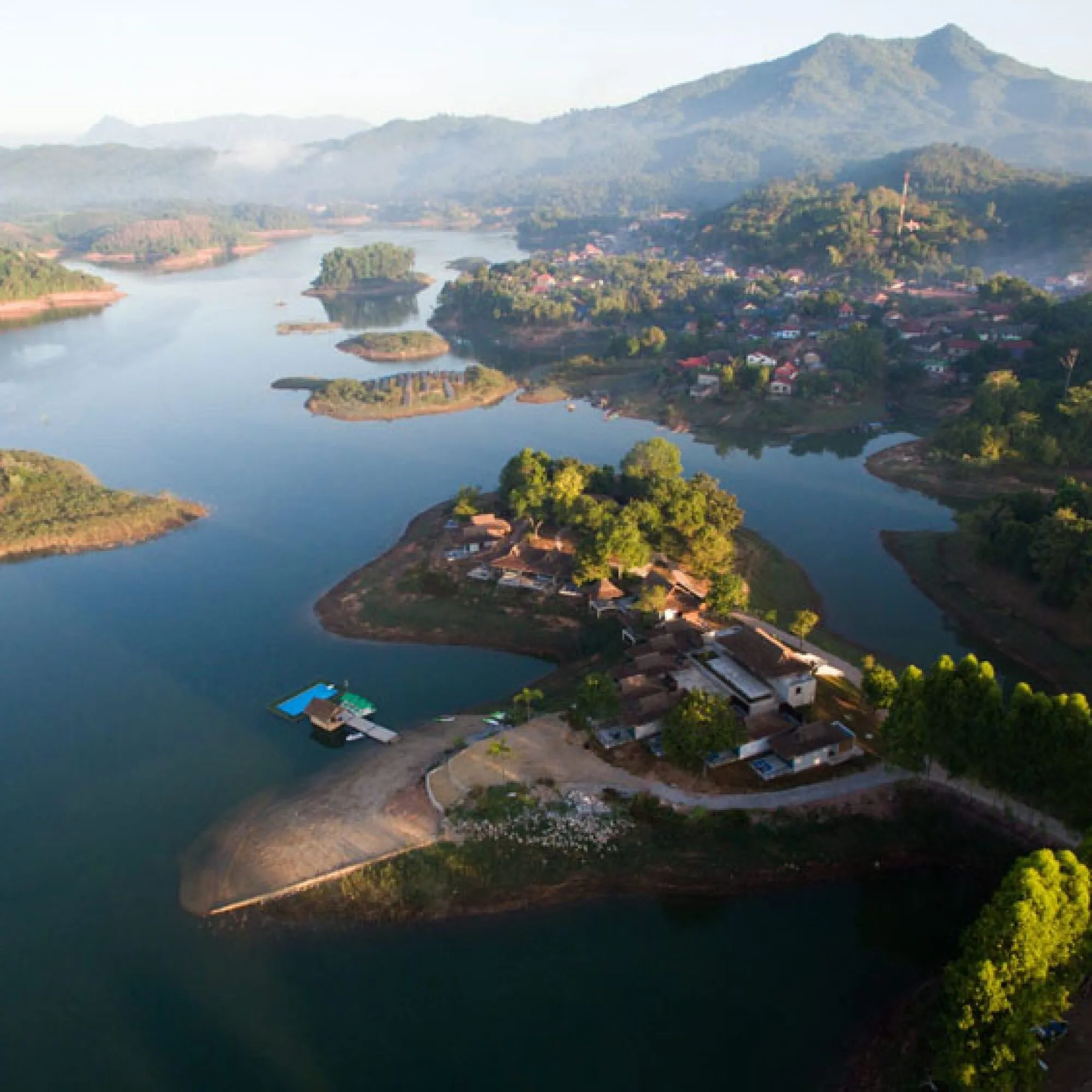 Día 3: Vientiane – Lago de Nam Ngum (D)