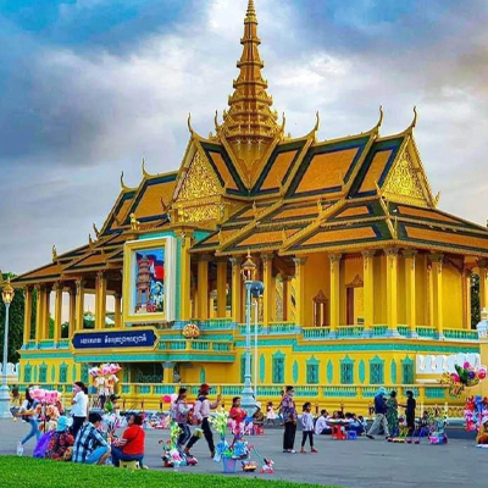 Día 2: Visita de Phnom Penh – Vuelo a Siem Reap (D)