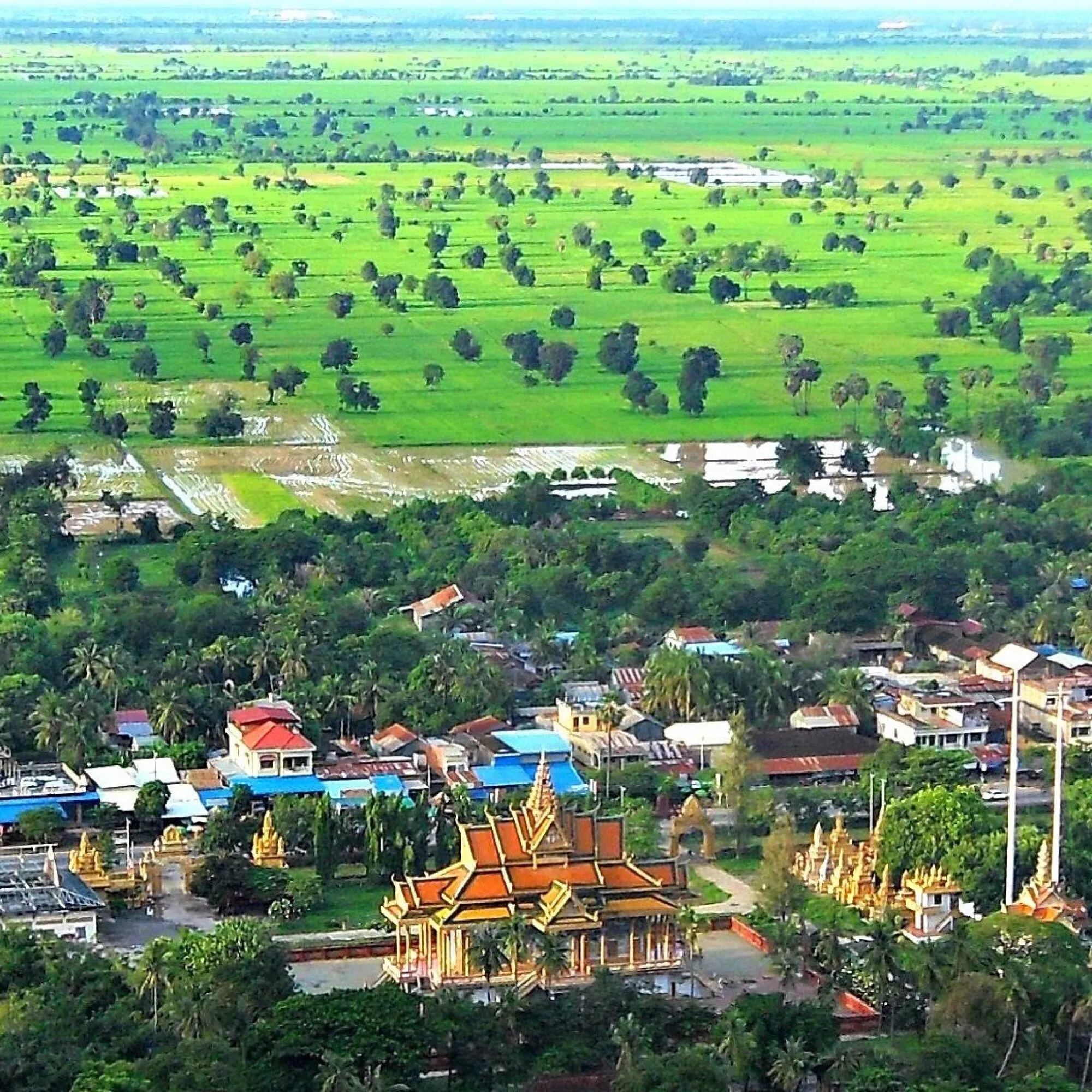 Día 3: Phnom Penh – Battambang (D)