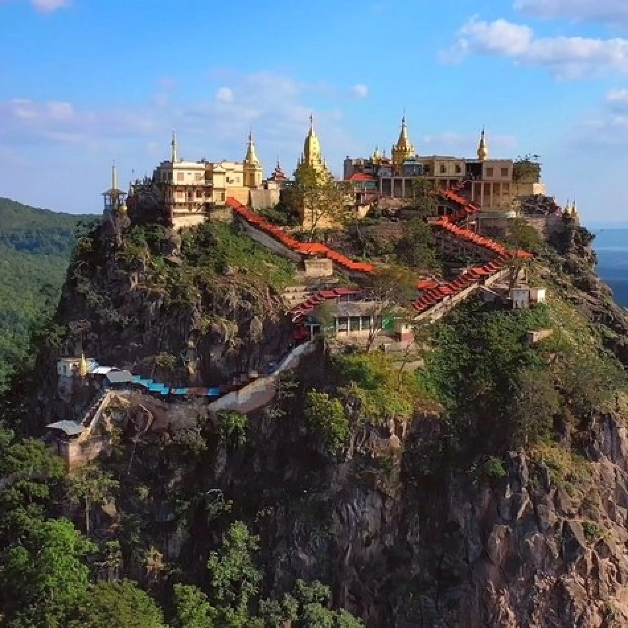 DÍA 05: MANDALAY – MT.POPA – BAGAN (En coche privado, 5 horas sobre 250km) (D)  