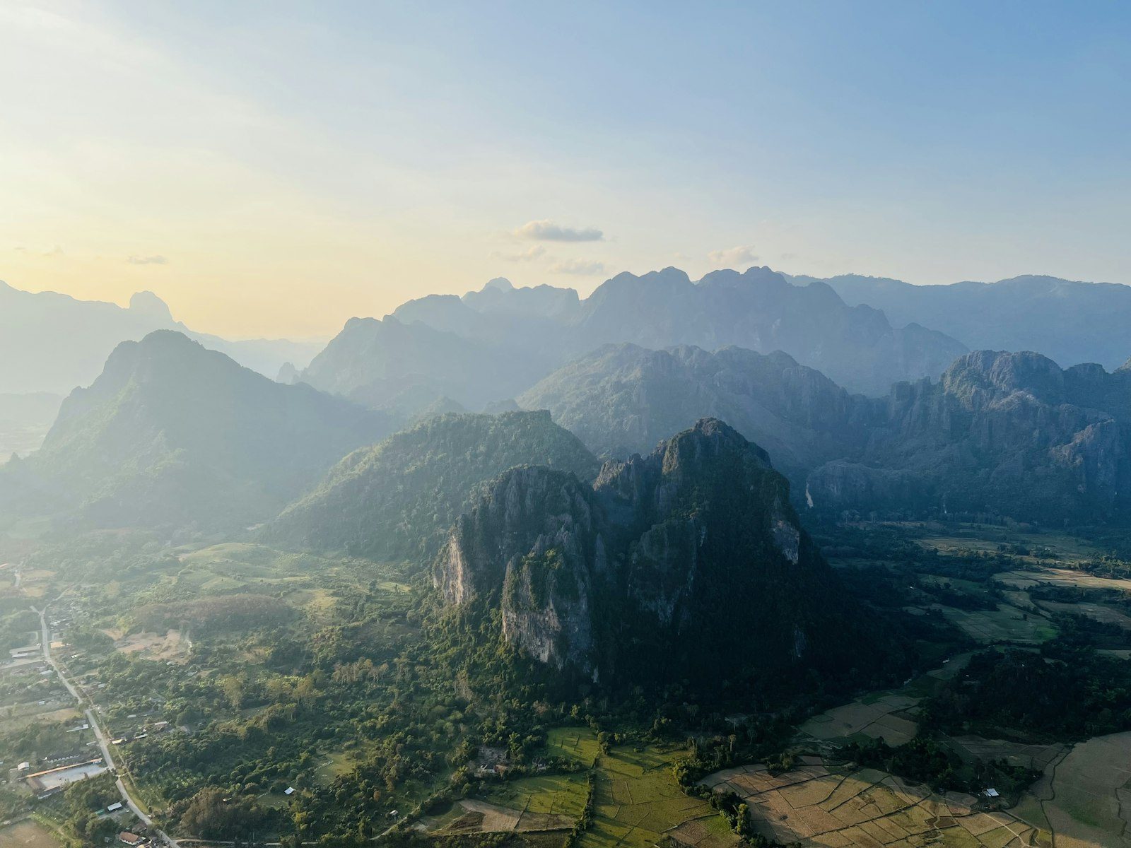 DÍA 14: XIENG KHUANG – MUANG KHOUNE – PHOU KHAO KHUAY (D)