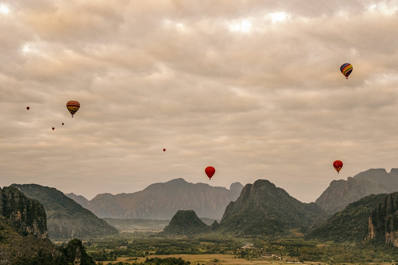 DÍA 15: EXPLORACIÓN DE PHOU KHAO KHUAY – NAM PIEN YORLA PA (D/A)
