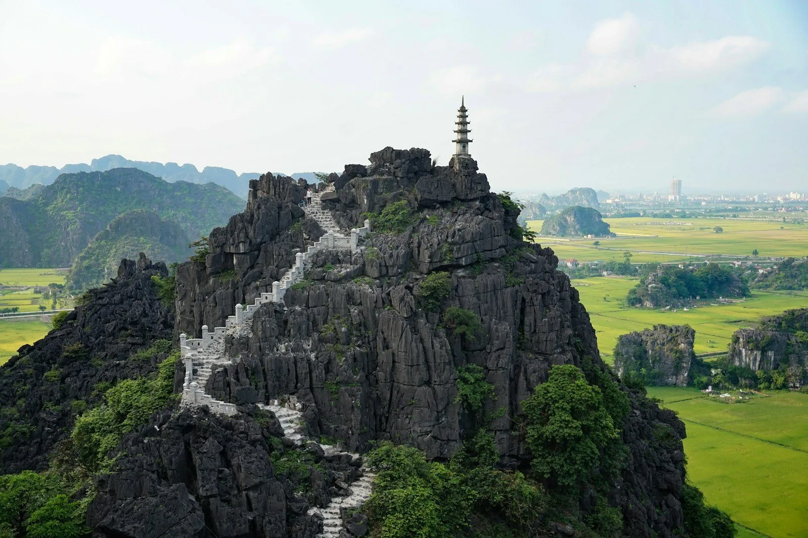 Día 18: Templo de Cao Dai – Túneles de Cu Chi (D/A)