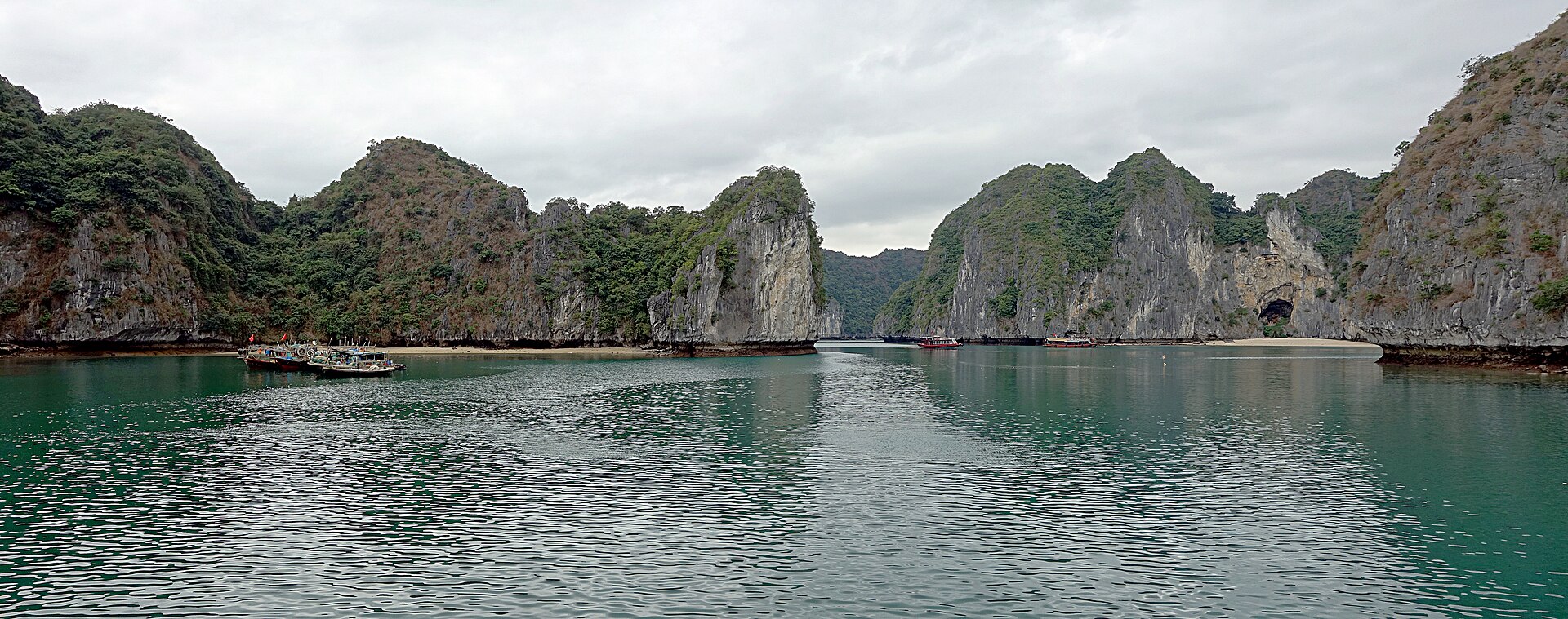 <span>Día 4</span> Miércoles: Halong – Hanói, embarque en el tren SJourney