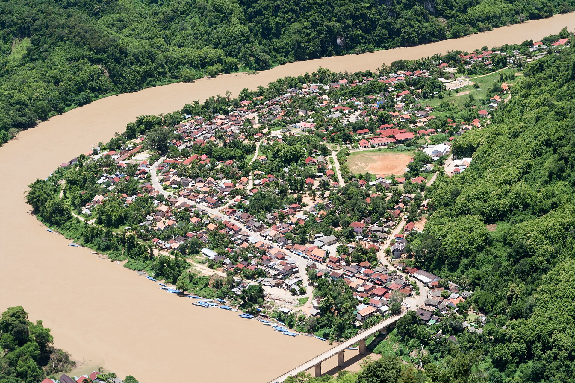 <span>Día 2</span> Hacia el valle del Nam Ou: Nong Khiaw y Tham Pha Tok