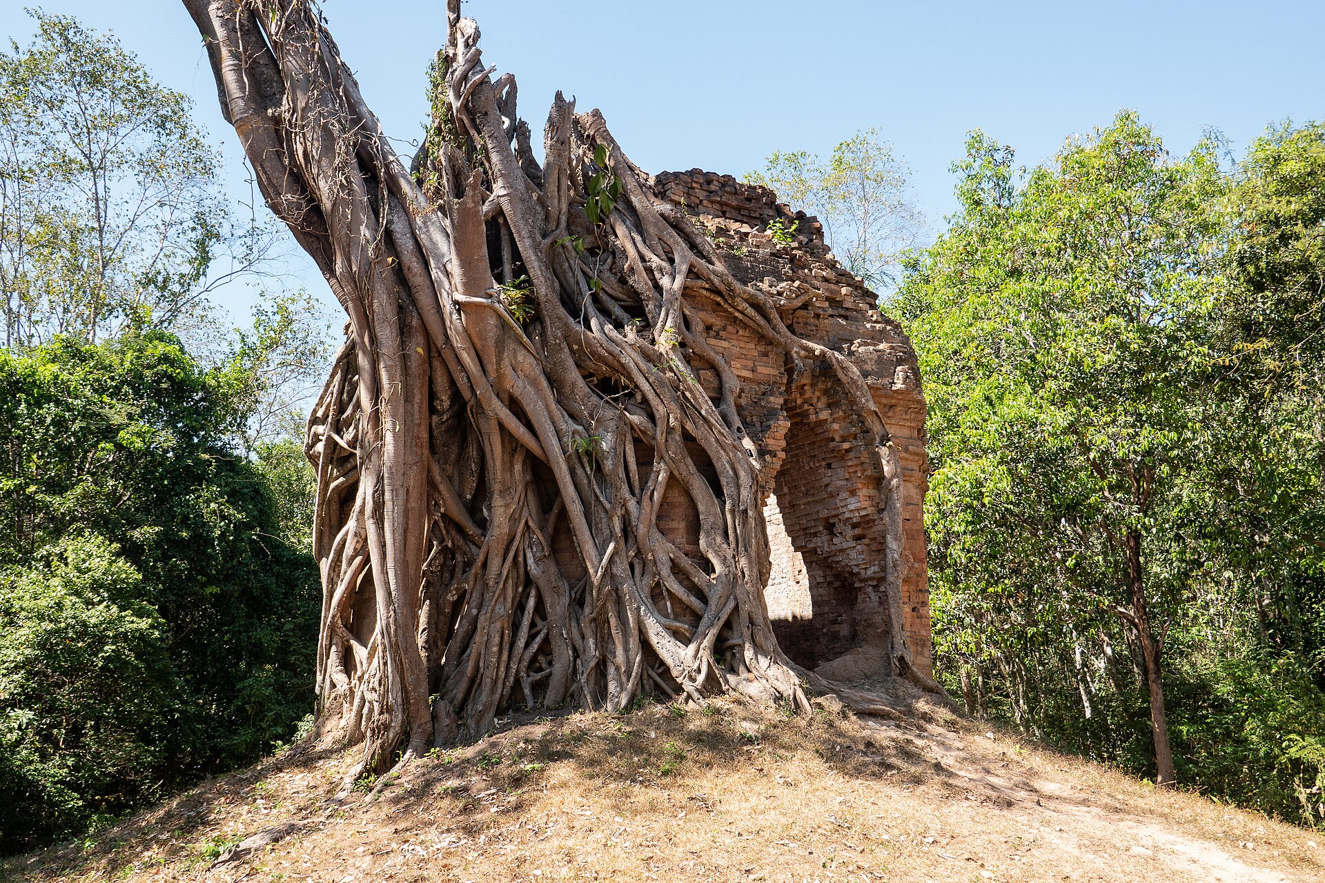 <span>Día 7</span> Sambor Prei Kuk en bicicleta y ruta a Kampong Cham