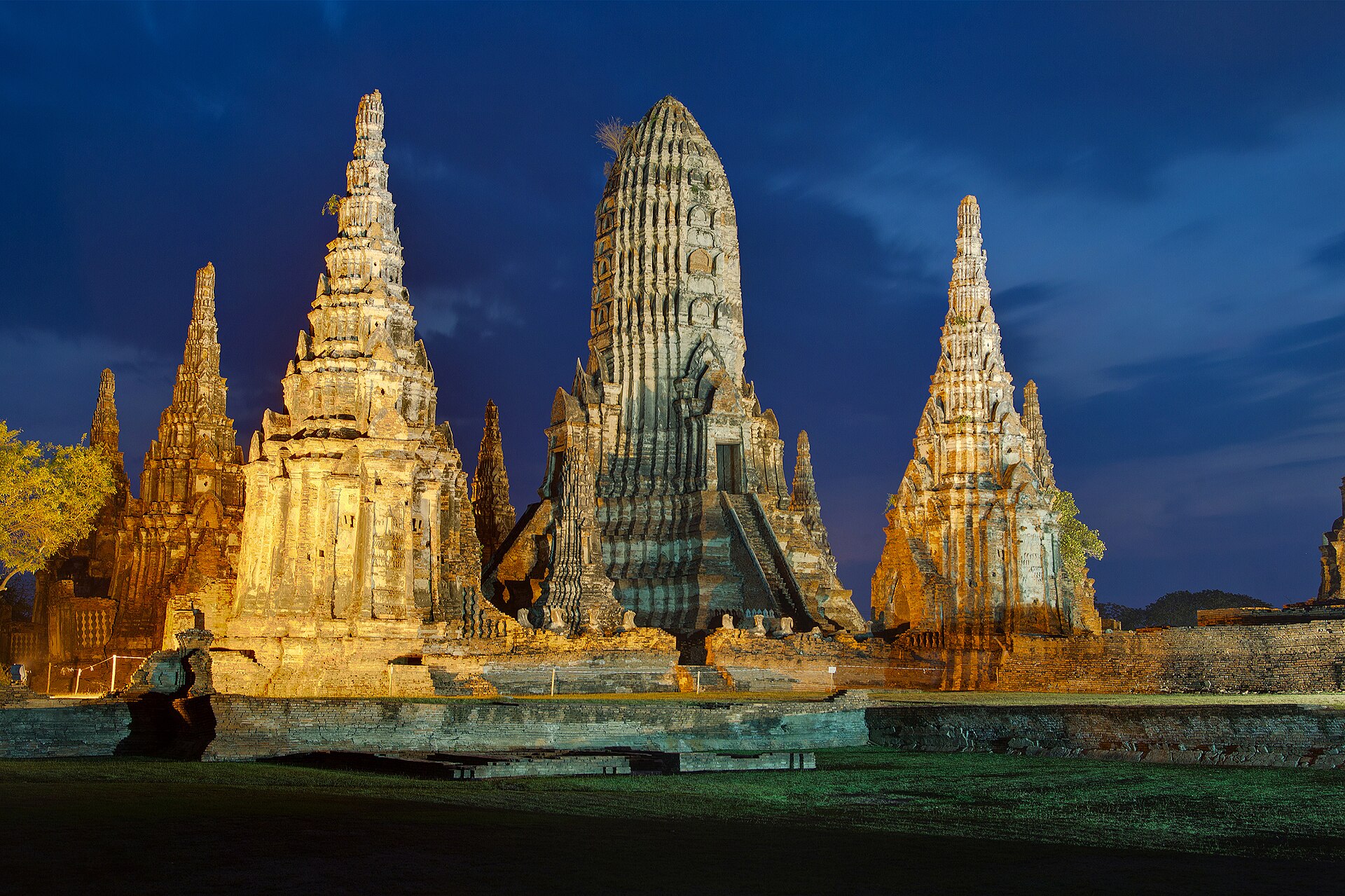 <span>Giorno 5</span> Ayutthaya in tuk tuk, Bang Pa-In e volo verso nord