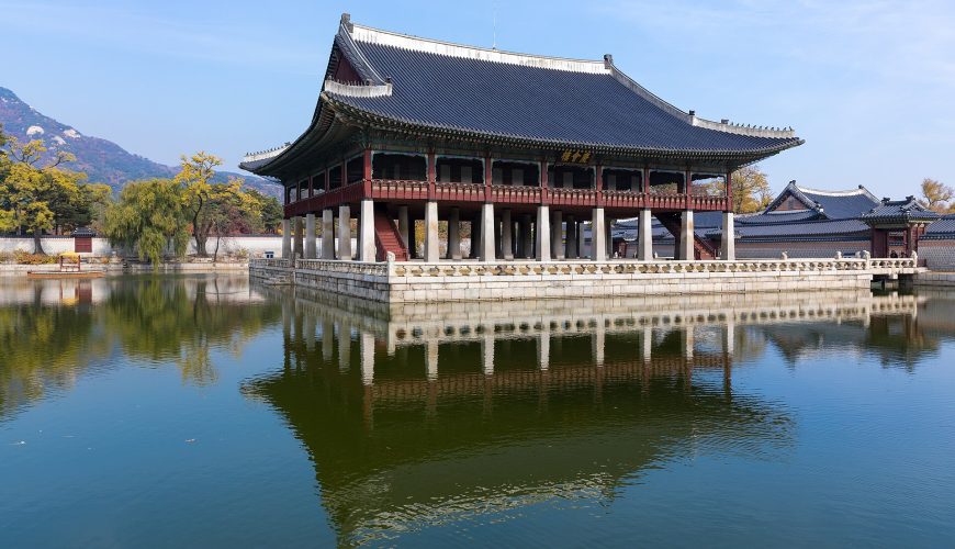Il padiglione Gyeonghoeru nel palazzo Gyeongbokgung a Seul, Corea del Sud
