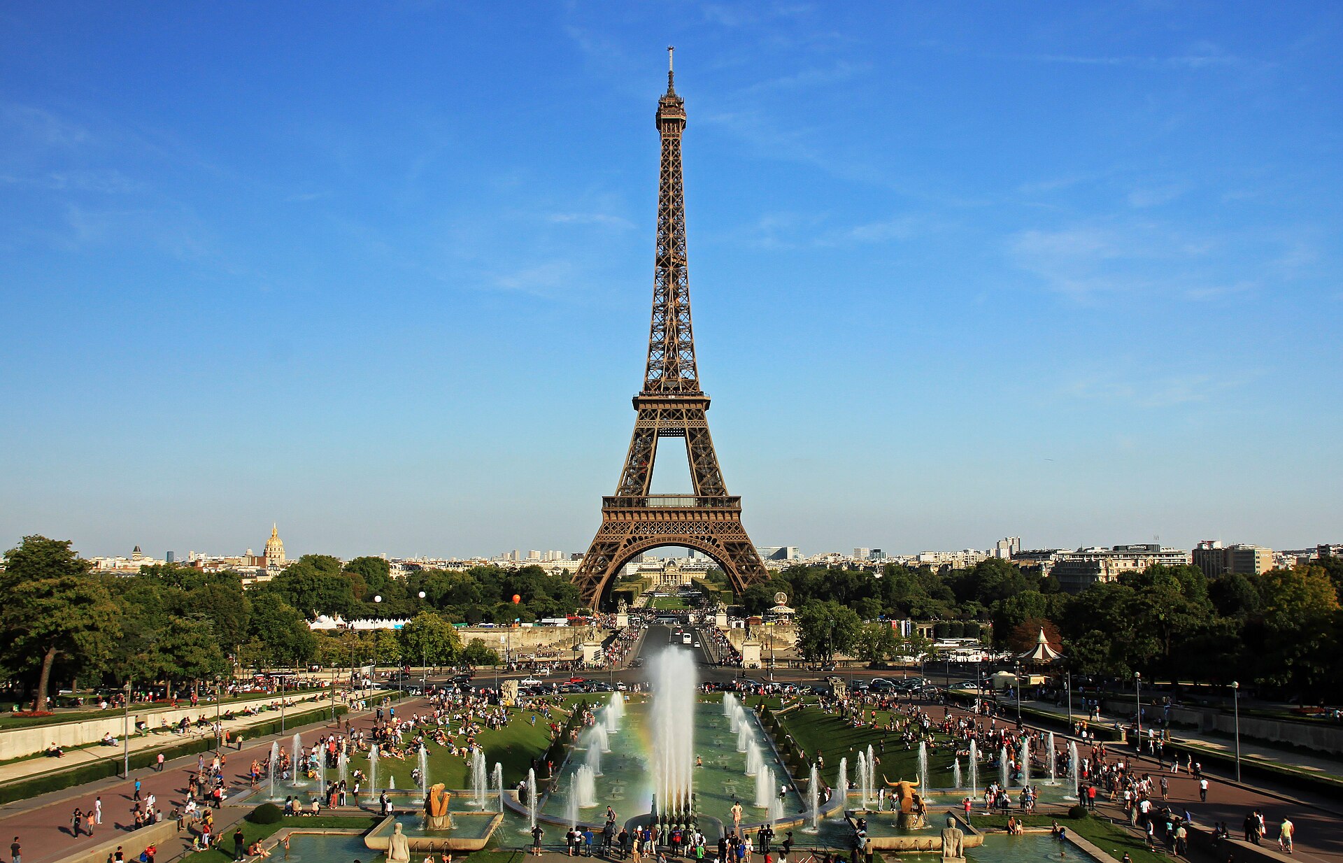 <span>Ngày 1</span> Việt Nam – Paris
