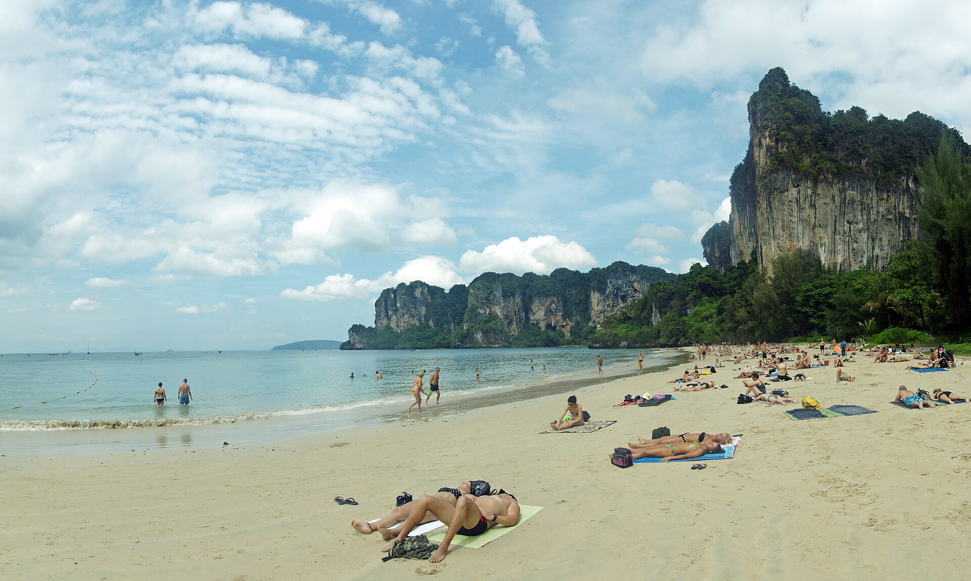 <span>Ngày 9</span> Tàu cao tốc tới Krabi