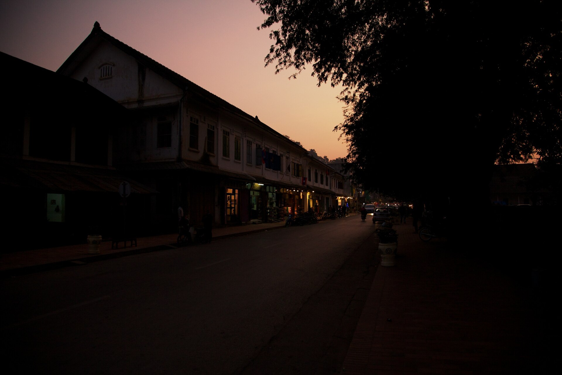 <span>Ngày 8</span> Heuan Chan: đan tre và làm giấy