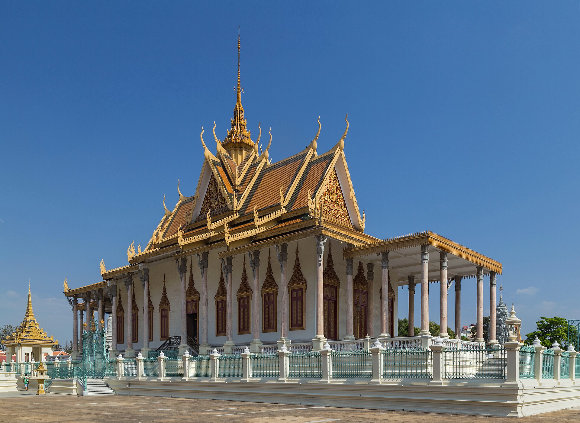 <span>Ngày 1</span> Đến Phnom Penh: Cung điện Hoàng gia và Chùa Bạc