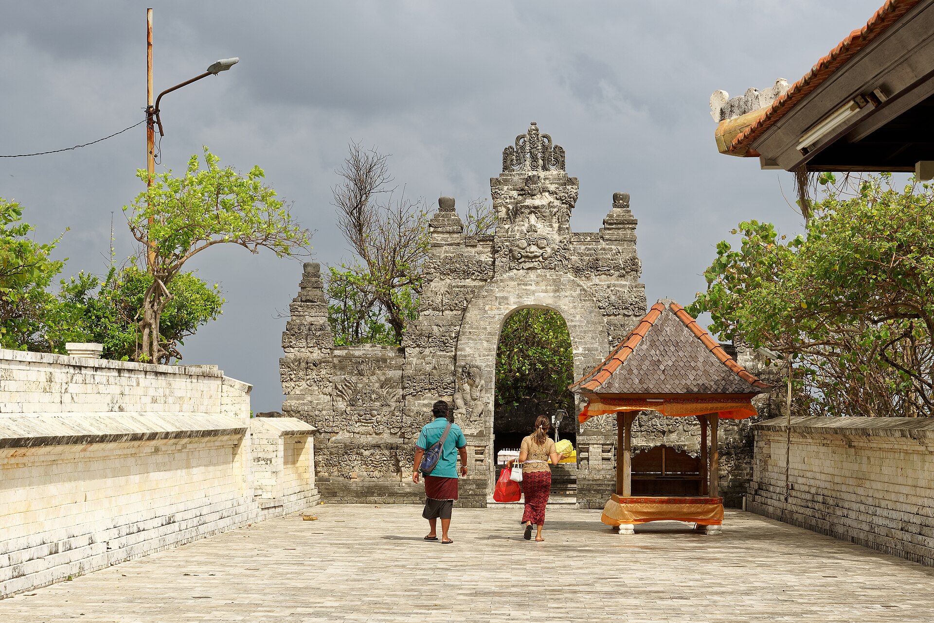 <span>Ngày 4</span> Trò chơi biển ở Tanjung Benoa, Uluwatu và bữa tối Jimbaran