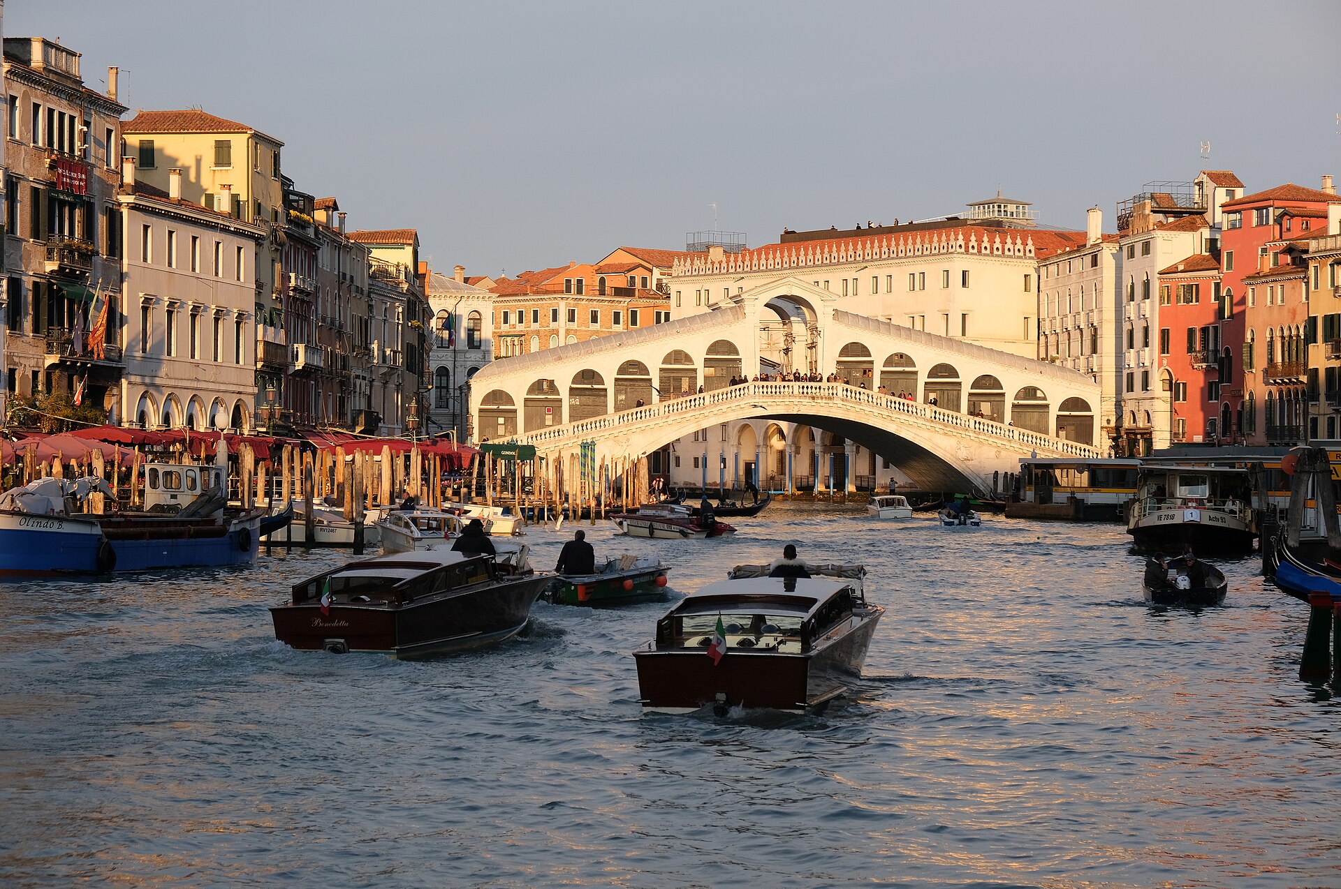 <span>Ngày 7</span> Interlaken – Venice bằng tàu qua dãy Alps
