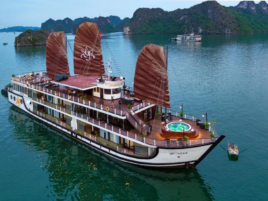 yoga north vietnam cruise