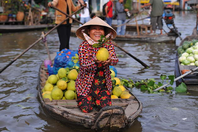 cai-be-floating-market-southern-vietnam-family-tour
