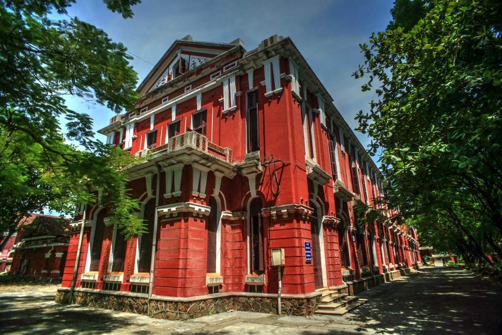 Hue National School