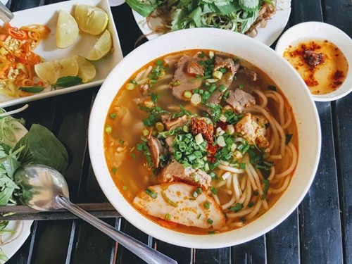 4.1. Bun bo Hue (Hue beef noodle soup)