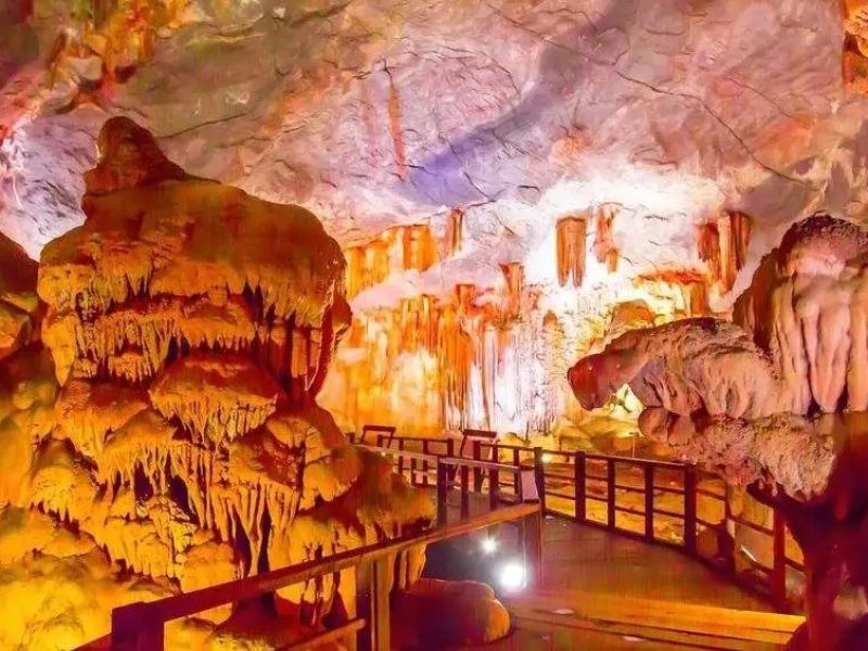 Thien Cung Cave (Heaven Cave)