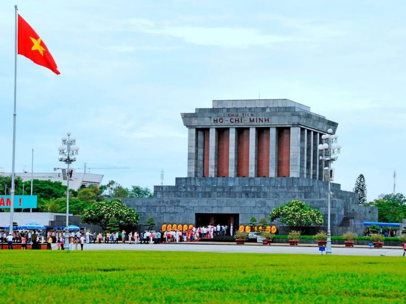 Visiting President Ho Chi Minh's mausoleum - Things to do in Hanoi