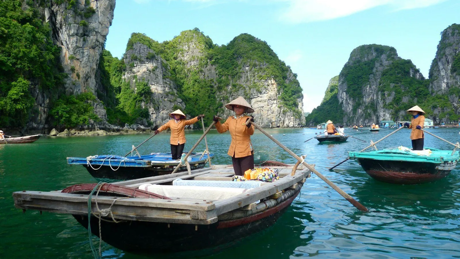 Day 2: Lan Ha Bay – Viet Hai Village – Three Peaches Area