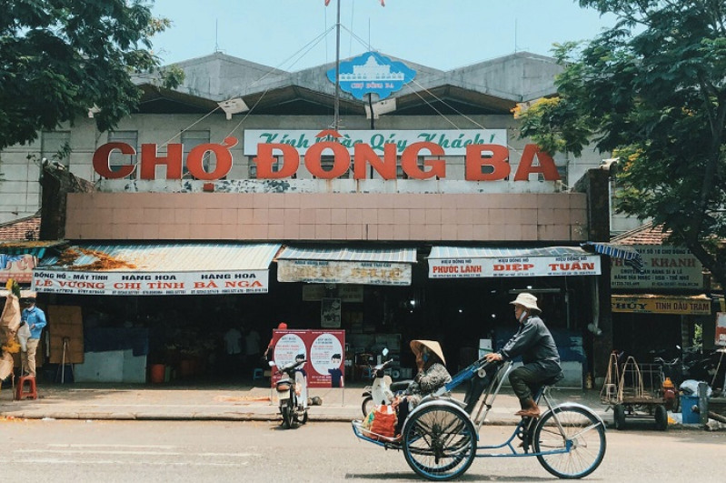 2.1. Dong Ba Market