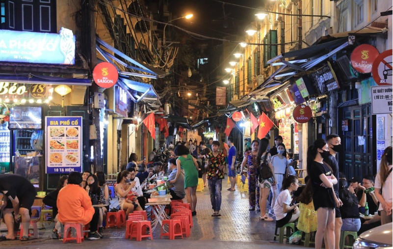 night market hanoi