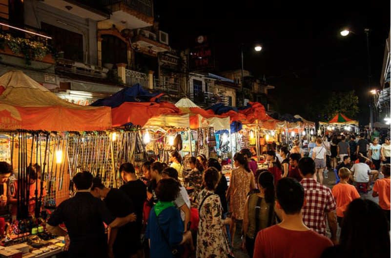 night market hanoi