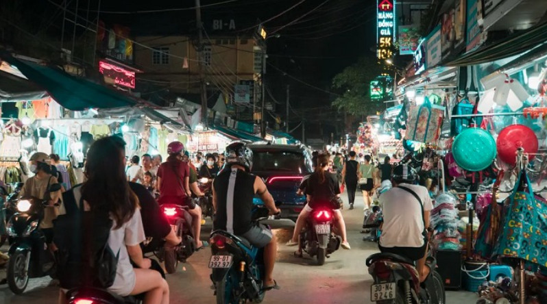 night market hanoi