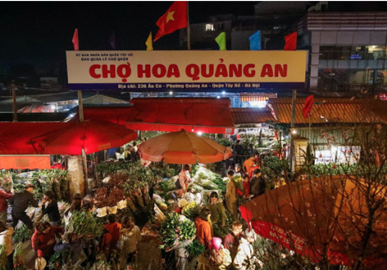 night market hanoi
