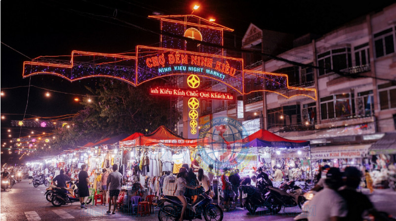 night market hanoi