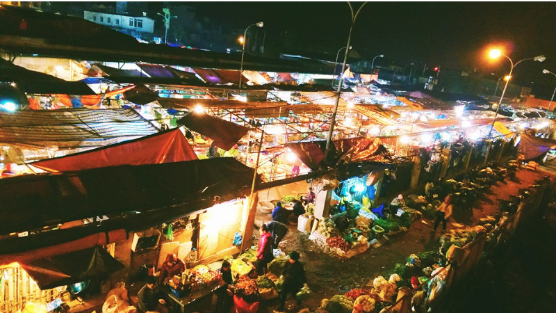 night market hanoi