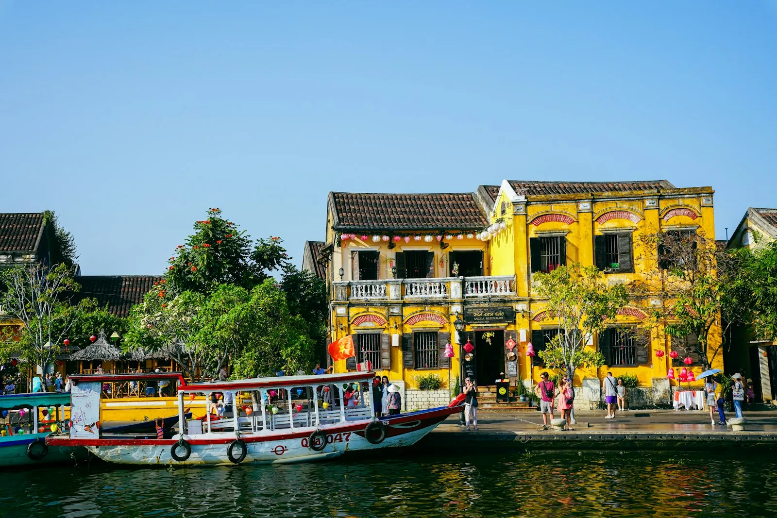 Day 12: Hue cittadel – royal tombs – Thuy Xuan incense village (B)