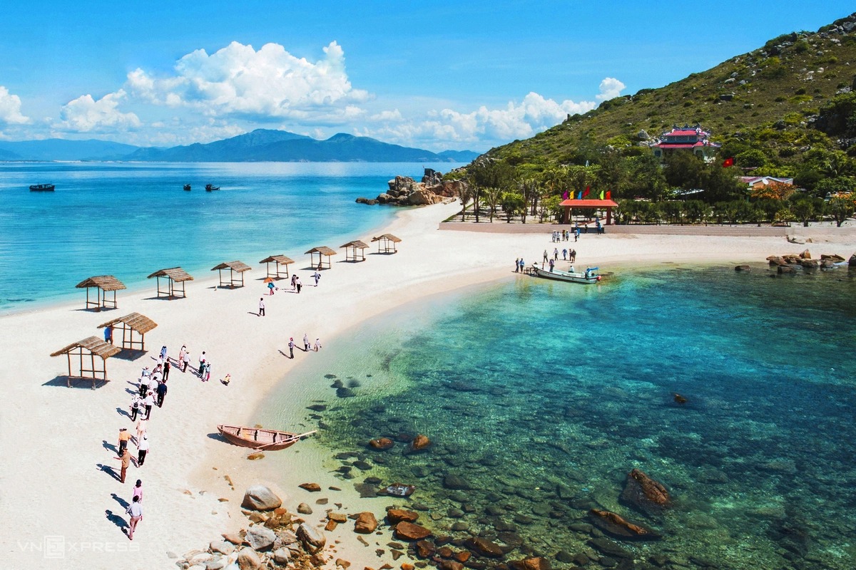 Day 2 : Ho Chi Minh City – Nha Trang (B)