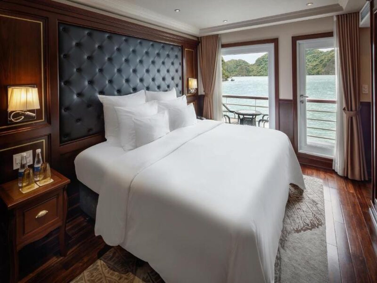 Cruise tour to explore the beauty of Halong Bay – “Descending Dragon”