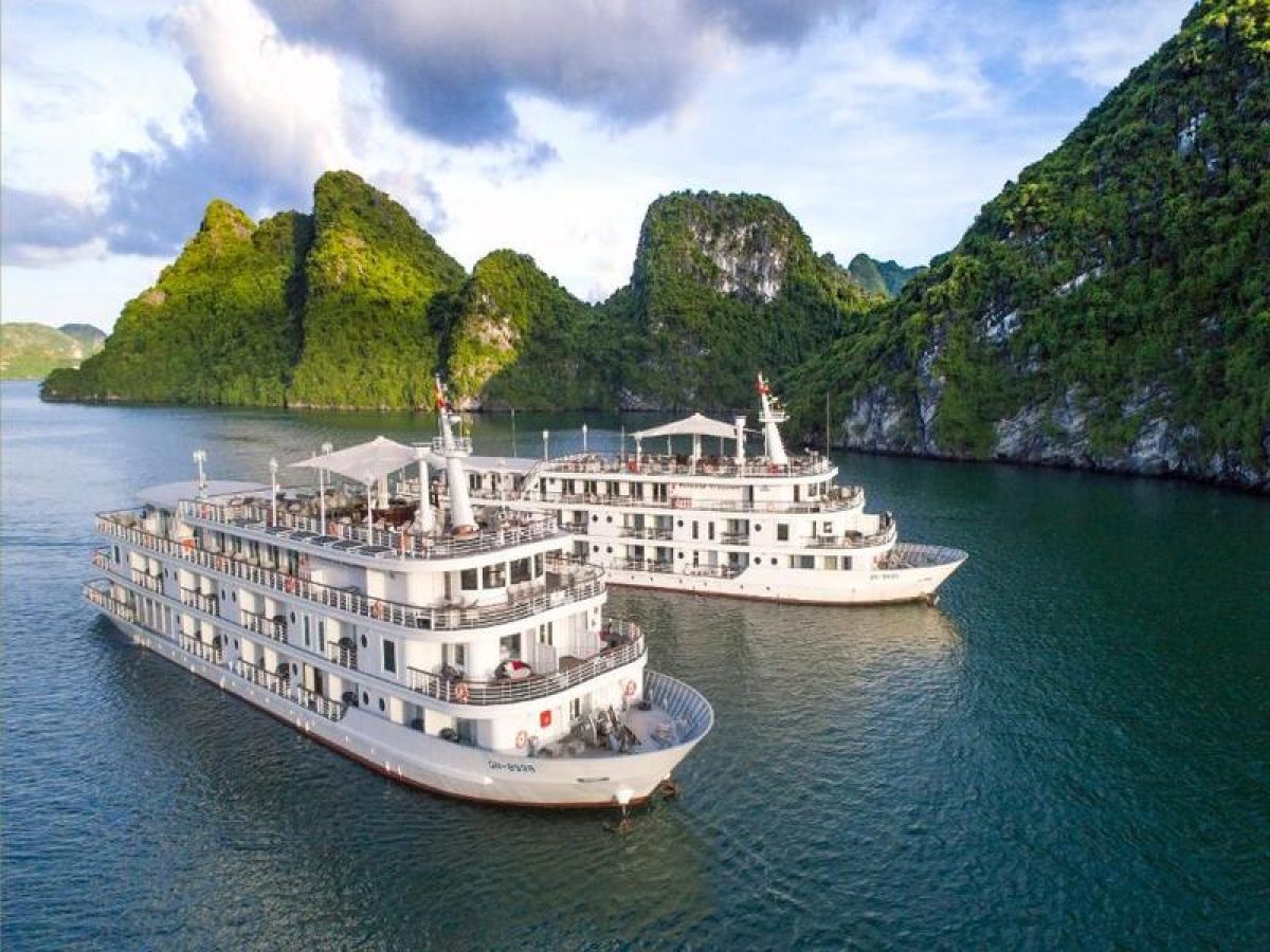 Cruise tour to explore the beauty of Halong Bay – “Descending Dragon”