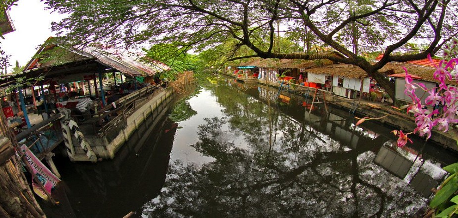 Bang-Nam-Phueng-Floating-Market