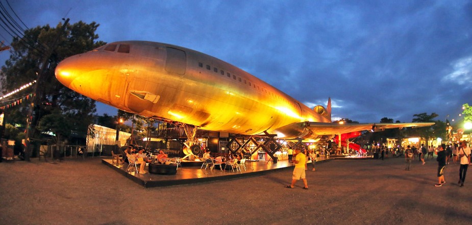Changchui-Bangkok-Plane-Market