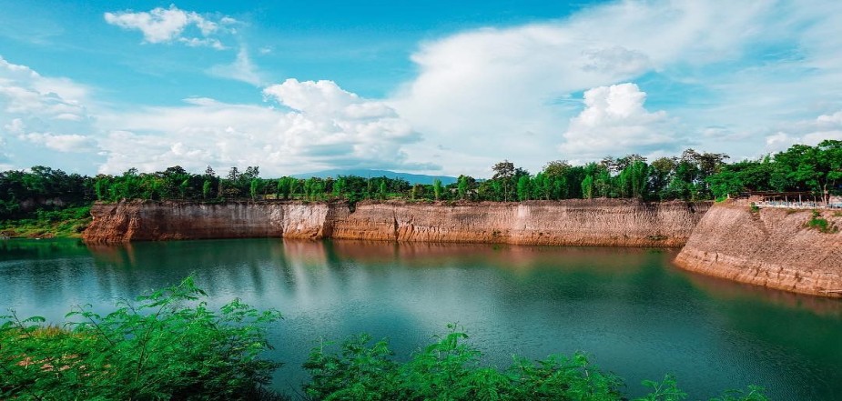 Cliff-Diving-At-The-Hang-Dong-Rock-Quarry